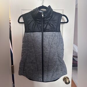 The North Face Black & Black/Gray Heather Pseudio Vest with Pockets. EUC. Size S